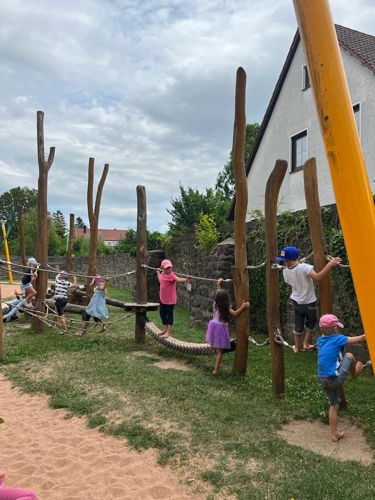 Abschlussfahrt Spielplatz 1 (c) Abschlussfahrt Vorschulkinder, Langenzenn Juli 2023, Kita Heilig Geist Veitsbronn
