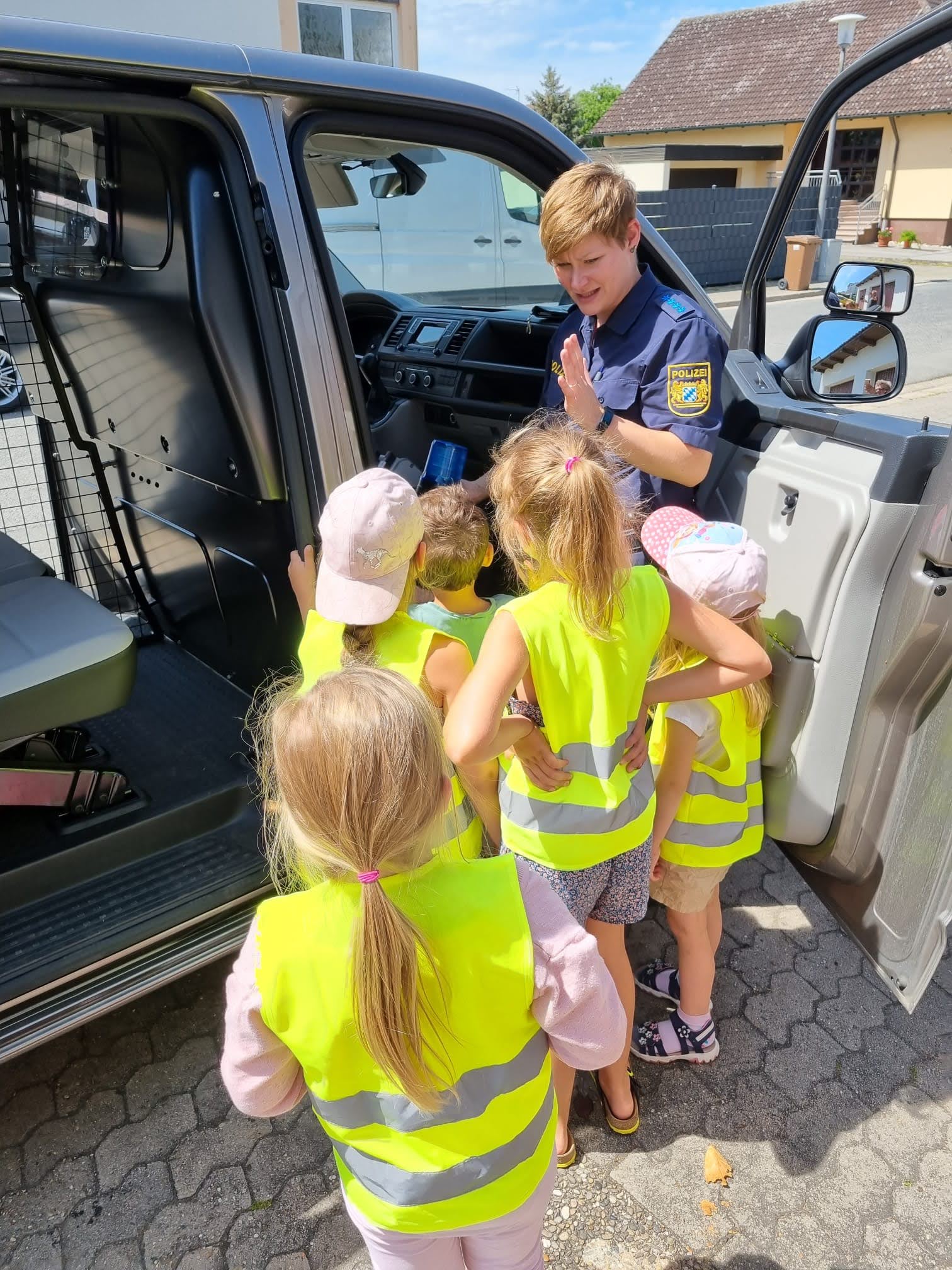 Polizei 2022 außen (c) Polizei, Verkehrserziehung, Kita Heilig Geist, 2022